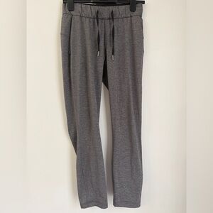 Lululemon On The Fly Pant *28" Heathered Black size 4
B788